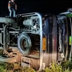 Foto : Bus Pariwisata Rombongan SMPN 3 Garut Terguling_net