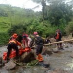 Foto : Tim TRC BPBD Kabupaten Ciamis Temukan Korban Hilang di Sungai Batu Roke