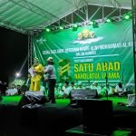 Foto : Rifki Kinanti Pemeran Serena di Preman Pensiun di Panggung Tasyakuran Sebelum Membacakan Puisinya