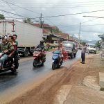 Foto : Anggota Polsek Cikijing Atur Lalu Lintas