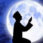 Gambar : Ilustrasi Seorang Muslim Berdoa di Malam Lailatul Qadar_net