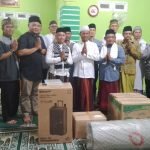 Foto : Bupati Bangka Mulkan Bersama Ketua TP PKK Kabupaten Bangka Yusmiati Safari Ramadhan Di Desa Rebo Sungailiat.